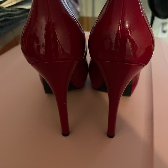 Red patten leather pumps - Picture 2 of 5